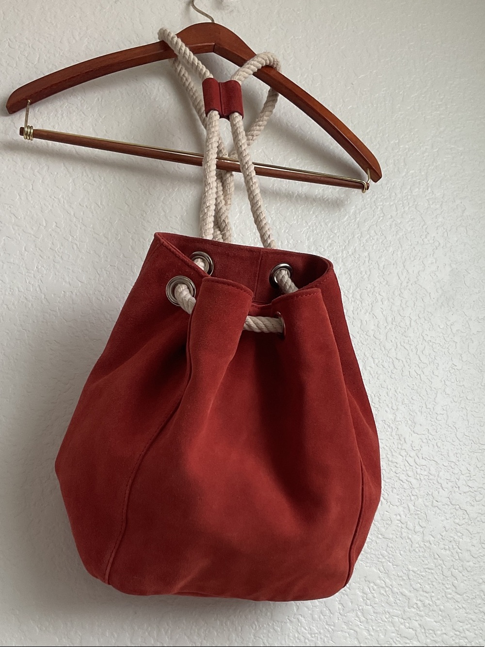 NWT Urban Outfitters Suede Drawstring Hobo Bag in Coral - Picture 3 of 16